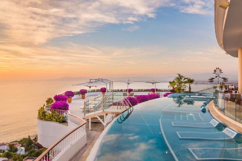 GRAND MIRAMAR: Hundreds of People Get Scammed in Puerto Vallarta